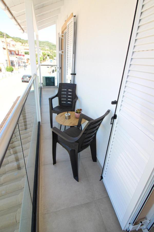 4You Luxury Apartments By Keyplanner Moraitika Bagian luar foto